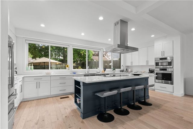 27 Weatherly Avenue, Newport, RI 02840