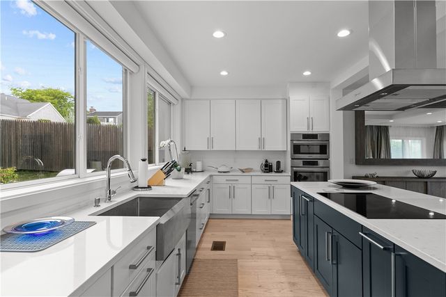 27 Weatherly Avenue, Newport, RI 02840