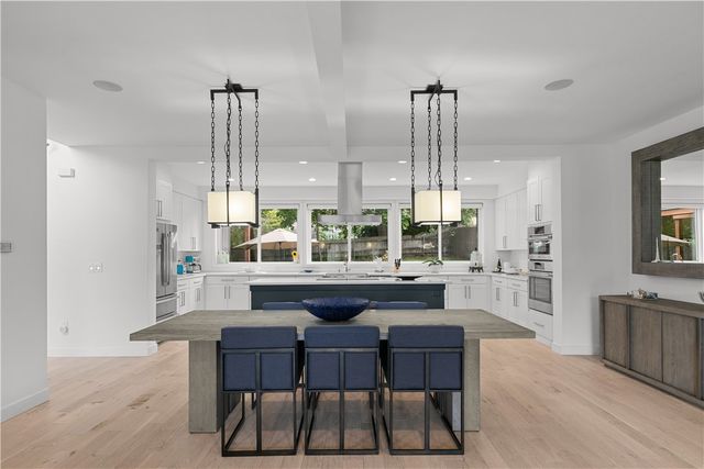 27 Weatherly Avenue, Newport, RI 02840