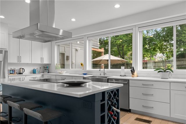 27 Weatherly Avenue, Newport, RI 02840