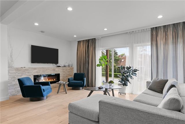 27 Weatherly Avenue, Newport, RI 02840