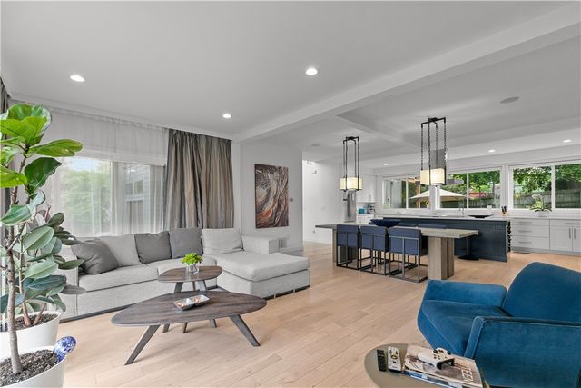 27 Weatherly Avenue, Newport, RI 02840