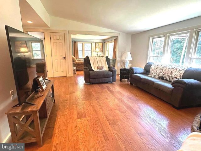 7426 SPRING RD, Seven Valleys, PA 17360