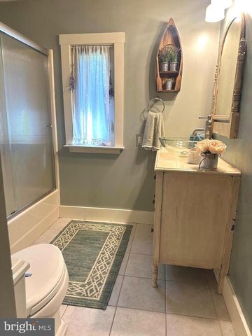 7426 SPRING RD, Seven Valleys, PA 17360