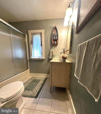 7426 SPRING RD, Seven Valleys, PA 17360