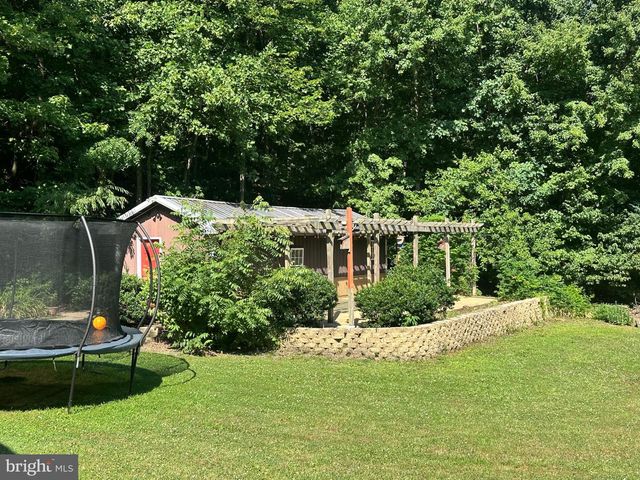 7426 SPRING RD, Seven Valleys, PA 17360