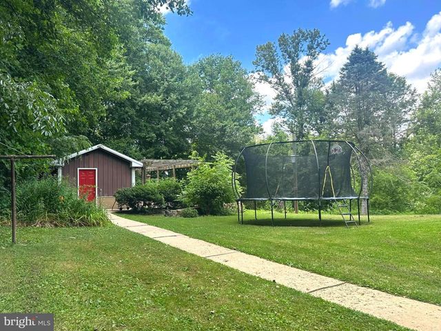 7426 SPRING RD, Seven Valleys, PA 17360