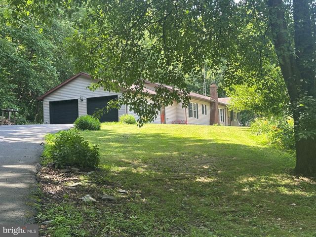 7426 SPRING RD, Seven Valleys, PA 17360