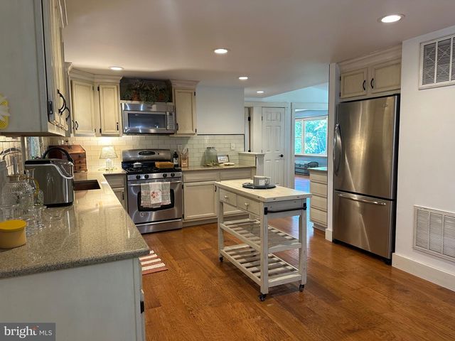7426 SPRING RD, Seven Valleys, PA 17360