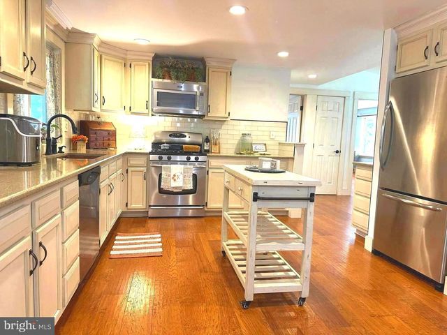 7426 SPRING RD, Seven Valleys, PA 17360