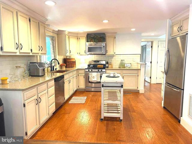 7426 SPRING RD, Seven Valleys, PA 17360