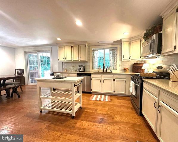 7426 SPRING RD, Seven Valleys, PA 17360