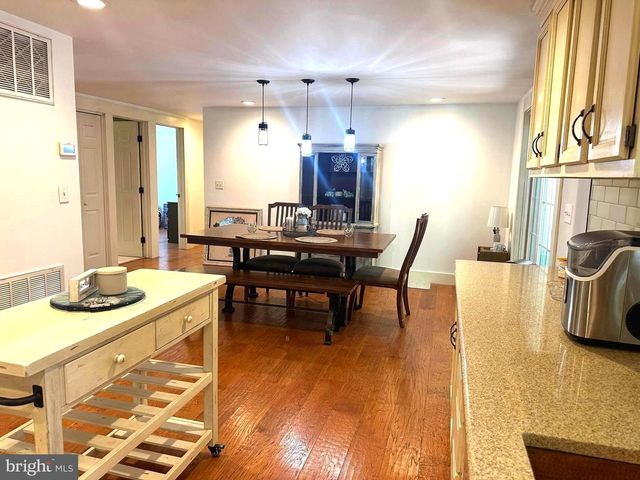 7426 SPRING RD, Seven Valleys, PA 17360