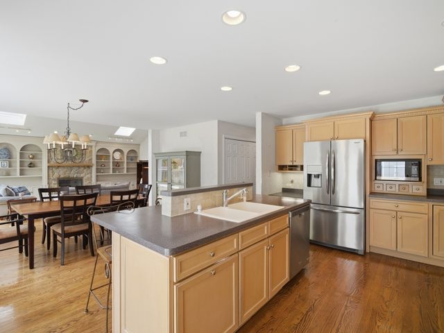 8841 N Birch Avenue, Morton Grove, IL 60053
