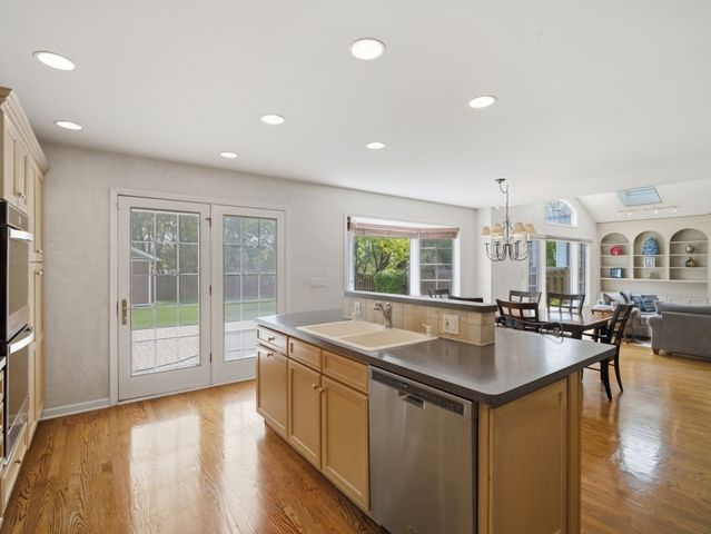 8841 N Birch Avenue, Morton Grove, IL 60053