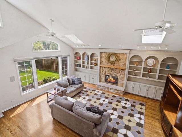 8841 N Birch Avenue, Morton Grove, IL 60053