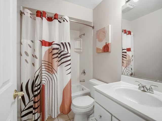 8841 N Birch Avenue, Morton Grove, IL 60053