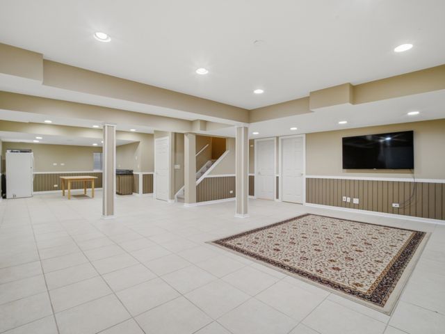8841 N Birch Avenue, Morton Grove, IL 60053