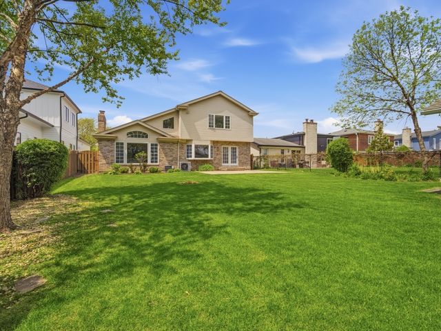 8841 N Birch Avenue, Morton Grove, IL 60053