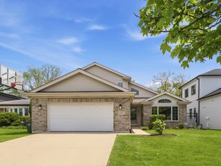 8841 N Birch Avenue, Morton Grove, IL 60053