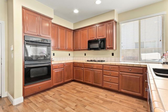 2624 Grazing Point Way, Elk Grove, CA 95757