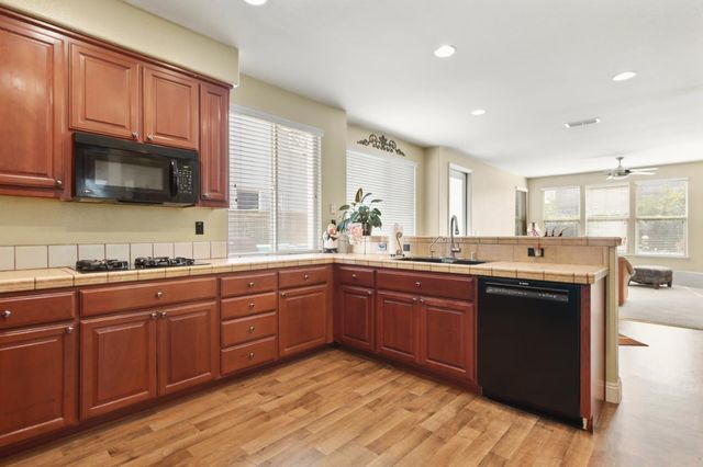 2624 Grazing Point Way, Elk Grove, CA 95757