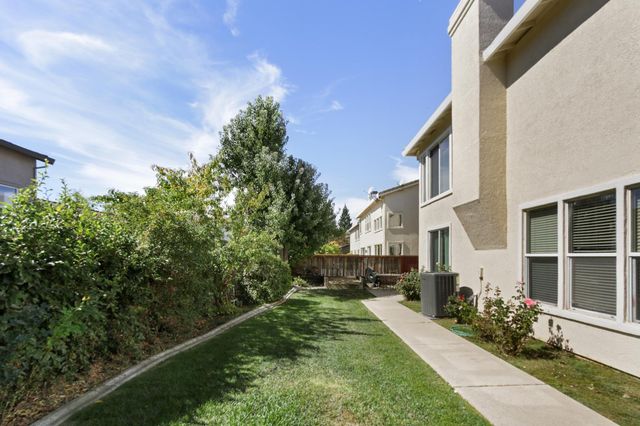 2624 Grazing Point Way, Elk Grove, CA 95757