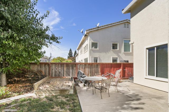 2624 Grazing Point Way, Elk Grove, CA 95757