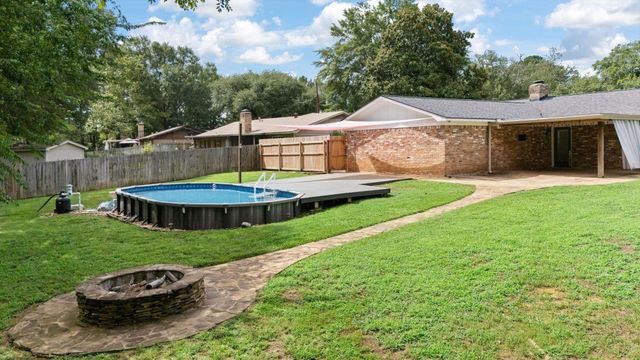 2202 Wainwright Ct., Longview, TX 75604