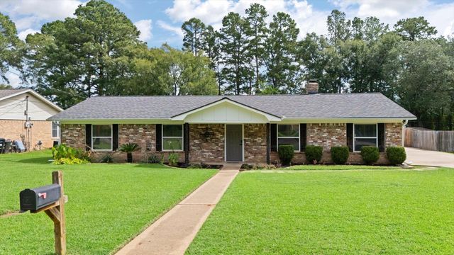 2202 Wainwright Ct., Longview, TX 75604