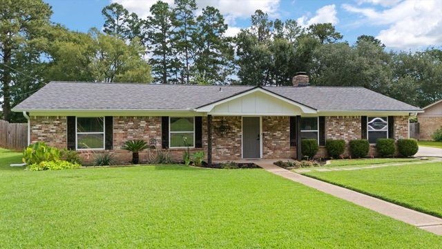 2202 Wainwright Ct., Longview, TX 75604