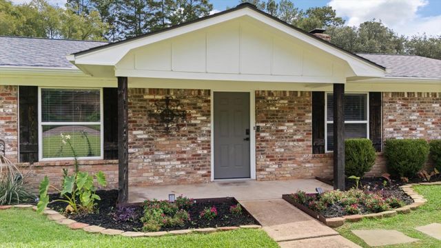 2202 Wainwright Ct., Longview, TX 75604