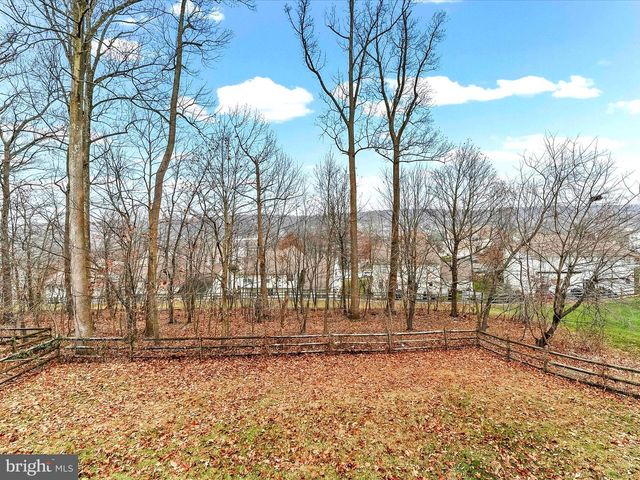 3033 HONEYMEAD RD, Downingtown, PA 19335