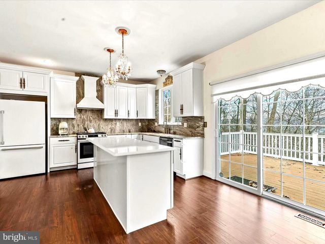 3033 HONEYMEAD RD, Downingtown, PA 19335