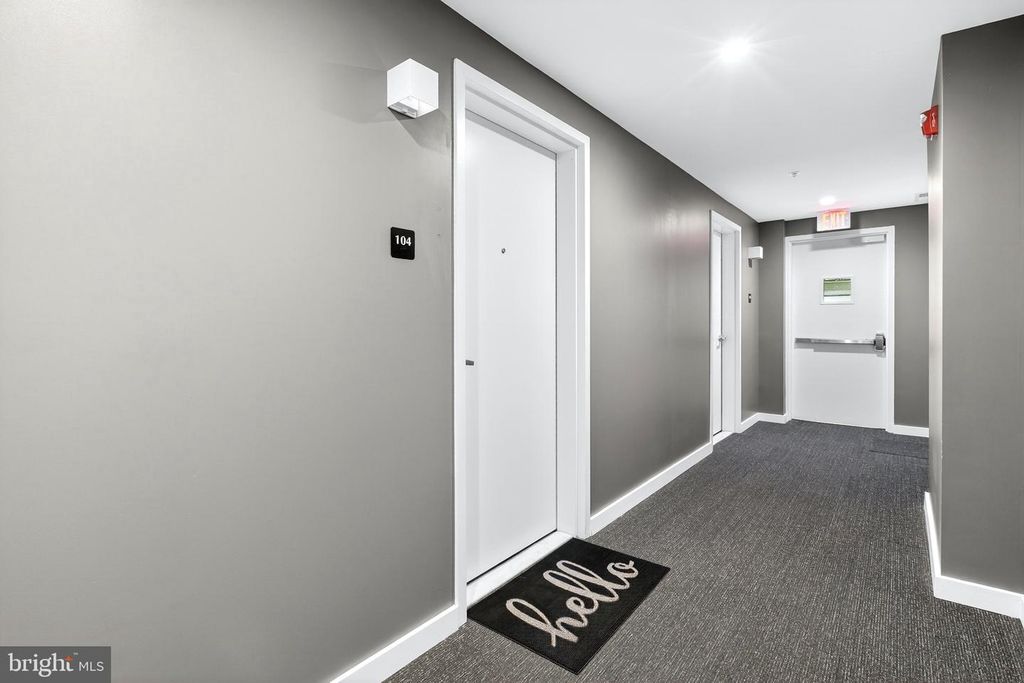 Image 13 of property listing at 700 ROEDER RD #104, Silver Spring, MD 20910