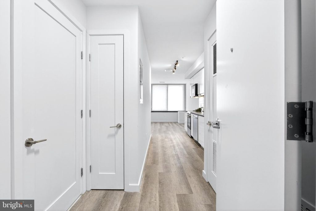 Image 3 of property listing at 700 ROEDER RD #104, Silver Spring, MD 20910