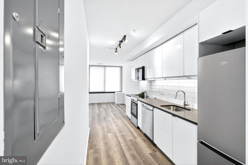Image 8 of property listing at 700 ROEDER RD #104, Silver Spring, MD 20910