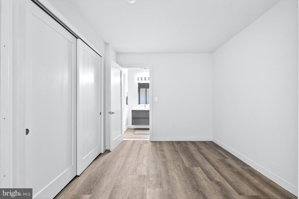 Image 9 of property listing at 700 ROEDER RD #104, Silver Spring, MD 20910