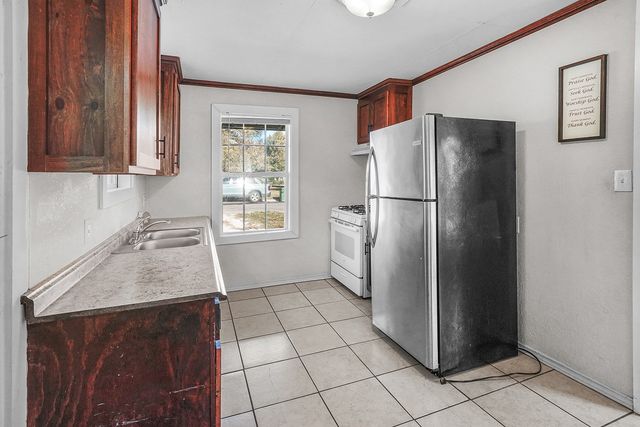 208 3rd Street, Whitesboro, TX 76273