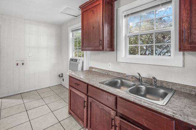 208 3rd Street, Whitesboro, TX 76273