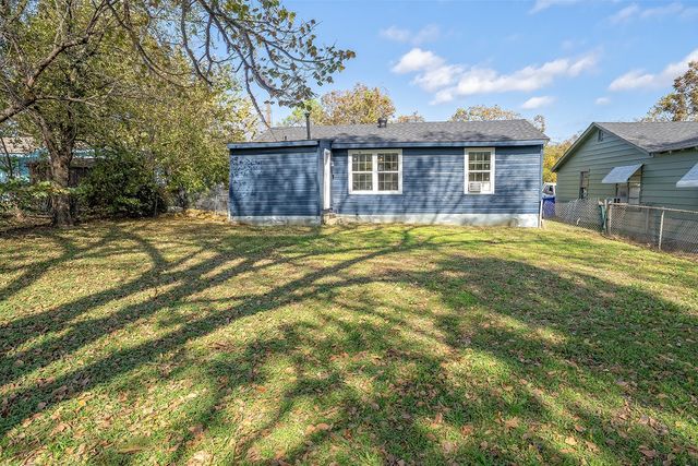 208 3rd Street, Whitesboro, TX 76273