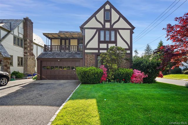 297 E Devonia Avenue, Mount Vernon, NY 10552