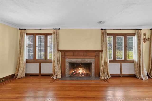 297 E Devonia Avenue, Mount Vernon, NY 10552