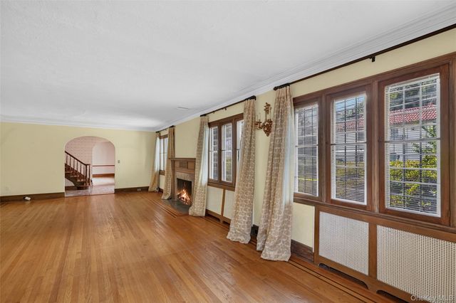 297 E Devonia Avenue, Mount Vernon, NY 10552