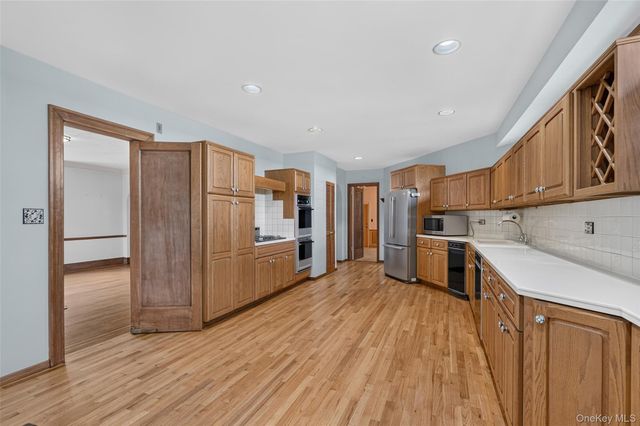 297 E Devonia Avenue, Mount Vernon, NY 10552