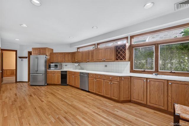 297 E Devonia Avenue, Mount Vernon, NY 10552