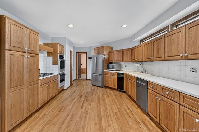 297 E Devonia Avenue, Mount Vernon, NY 10552