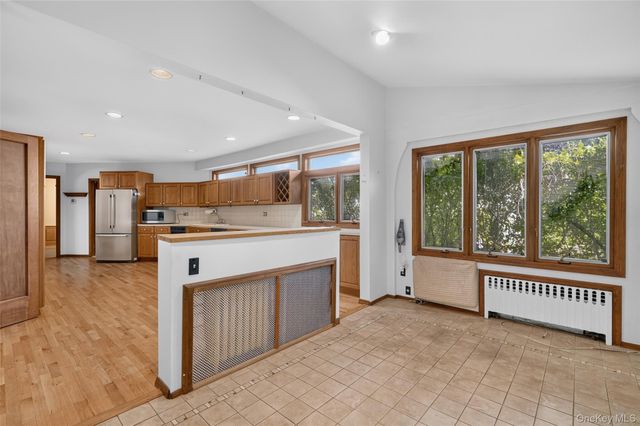 297 E Devonia Avenue, Mount Vernon, NY 10552
