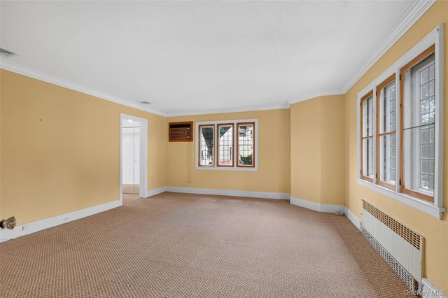 297 E Devonia Avenue, Mount Vernon, NY 10552
