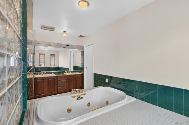 297 E Devonia Avenue, Mount Vernon, NY 10552